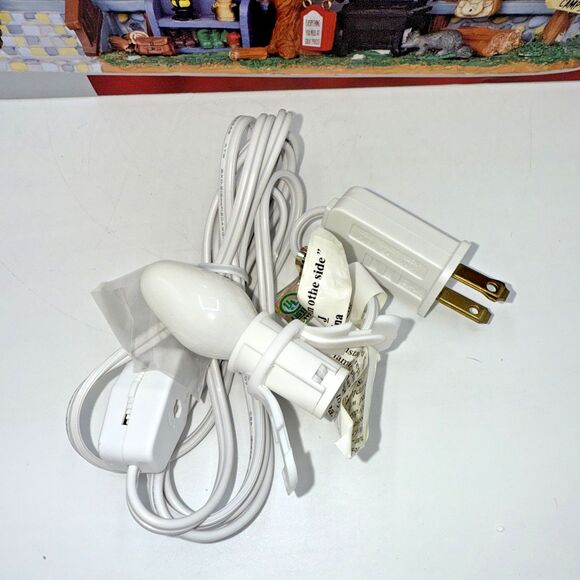 LEMAX Cedar Creek Outfitters Signature Collection Holiday Caddington Vilage NEW - Picture 16 of 16